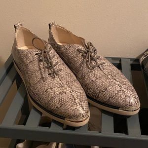7.5 Cole Haan Grand O.S snake print sneakers 🤩
